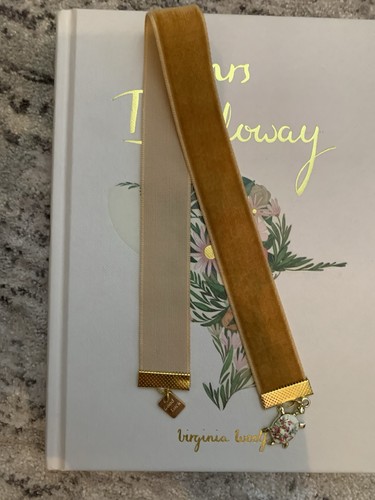 Gold velvet ribbon bookmark - gold,